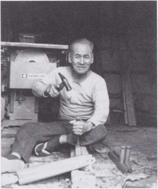 Господин Камиунтэн, мастер по изготовлению, бо, нунтяку и тонфа