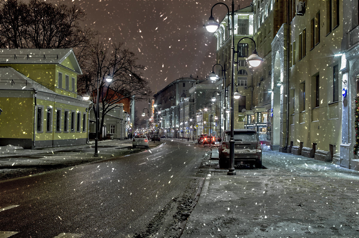 Улица снежная москва. Зимняя улица. Снежный переулок. Зимние московские улицы. Зимняя ночная улица Москва.