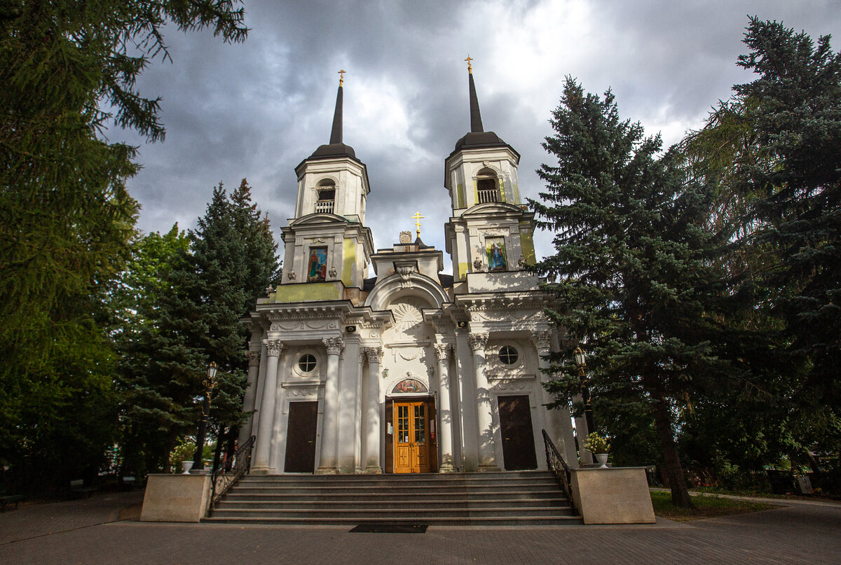 Троицкая церковь в бывшей усадьбе Троицкое-Кайнарджи. Павлино, городской округ Балашиха. Московская область. Фото автора статьи 