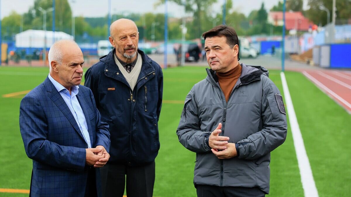    Воробьев проверил готовность к открытию стадиона в Звенигороде© Фото : Константин Семенец