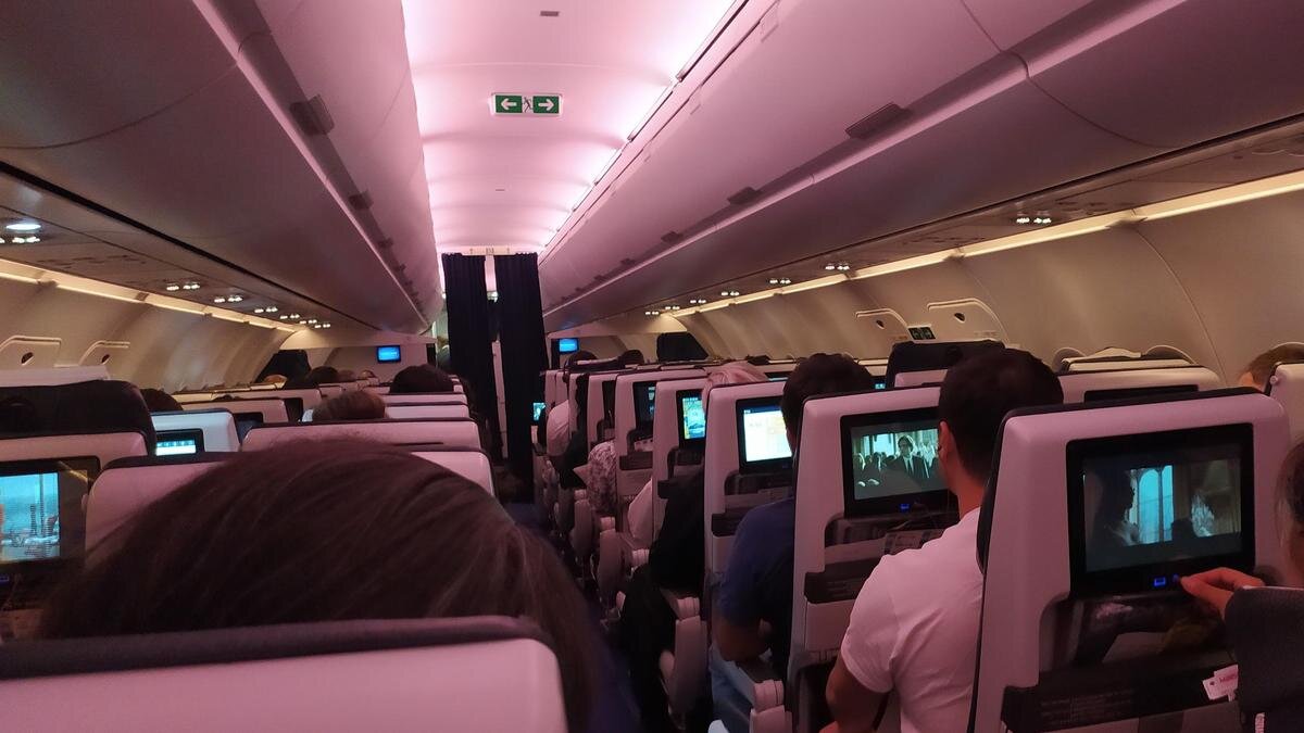    Пассажиры на борту самолета:NUR.KZ