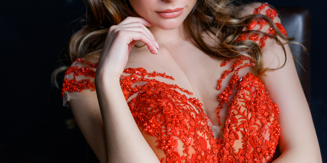 - Это свекровино жилье. Ты тут не хозяйка, чтобы свои трусы-носки разбрасывать!