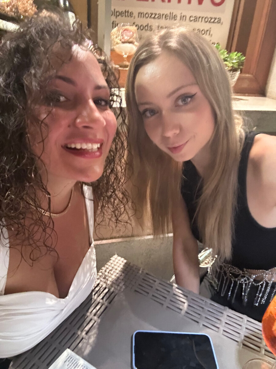 Мы с Валентиной. Для нее некоторые пищевые правила тоже очень важны 😁