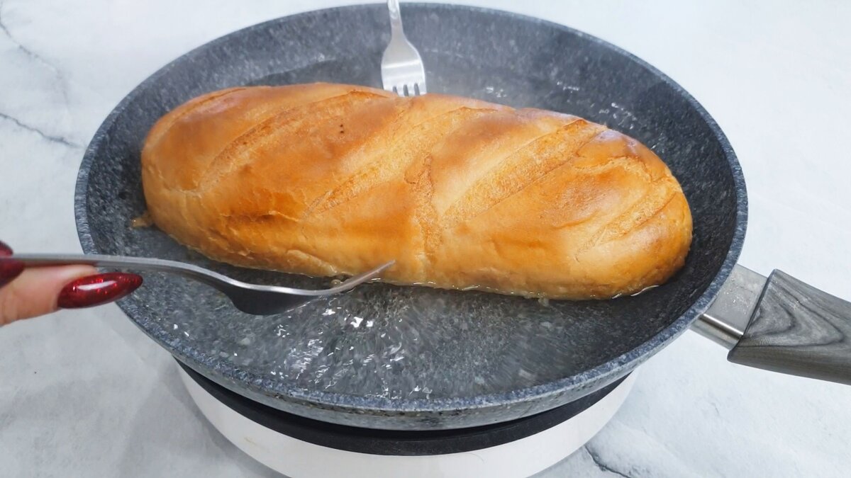 Если у меня завалялся старых батон, то я готовлю на ужин котлеты без мяса