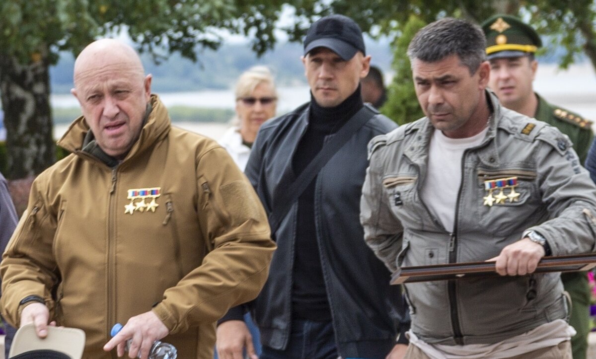 Чвк вагнер на поле чудес. Пригожин ЧВК Вагнера. Директор ЧВК Вагнер. Командир Вагнер Лотос.
