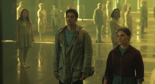 Кадр из сериала "Темные начала"