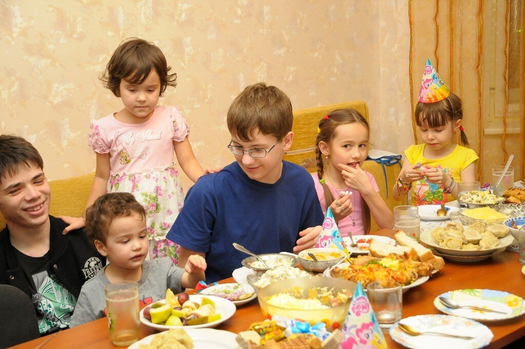 Дети в гостях у моей сестры (Илья, Максик, Злата, Юрец, Настя, Мила)