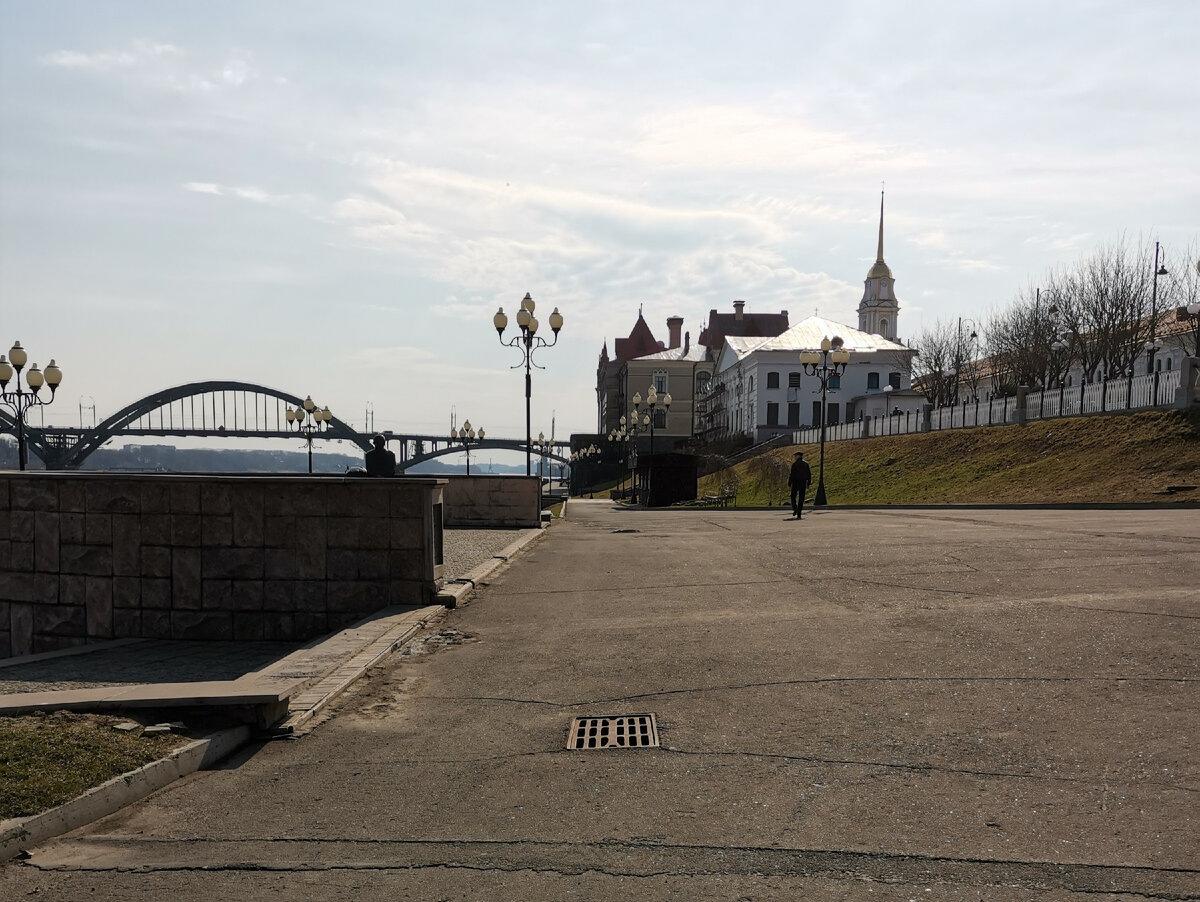 Рыбинск второй по величине город в Ярославской области. Население около 190000 человек.