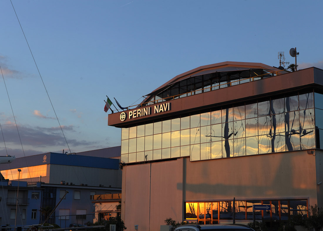 Главное здание верфи Perini Navi