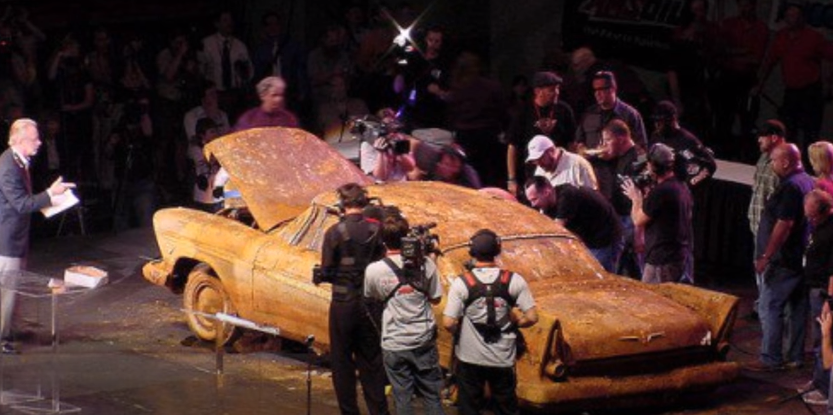 Капсула времени: В США законсервировали новый автомобиль на 50 лет, фото того, что с ним стало после вскрытия капсулы