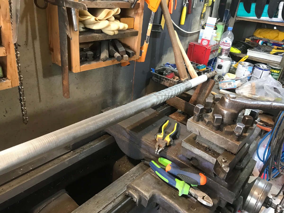 При малых оборотах станка и максимальной натяжке проволоки