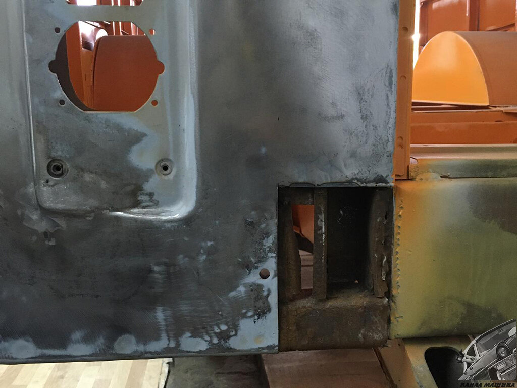 Аналогично вырезано окно с левой стороны, только меньшего размера, не затрагивающее штатное отверстие крепления бампера