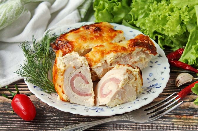 куриное филе, ветчина, сыр плавленый, сыр твёрдый, сливки, яйца, соль, перец чёрный молотый, паприка молотая, масло растительное