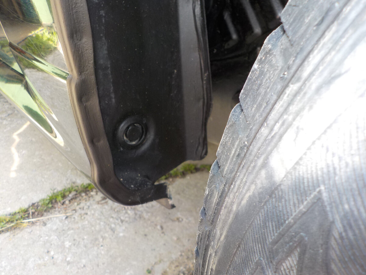 Пробка на пороге автомобиля, внешний вид, вид после снятия пробки