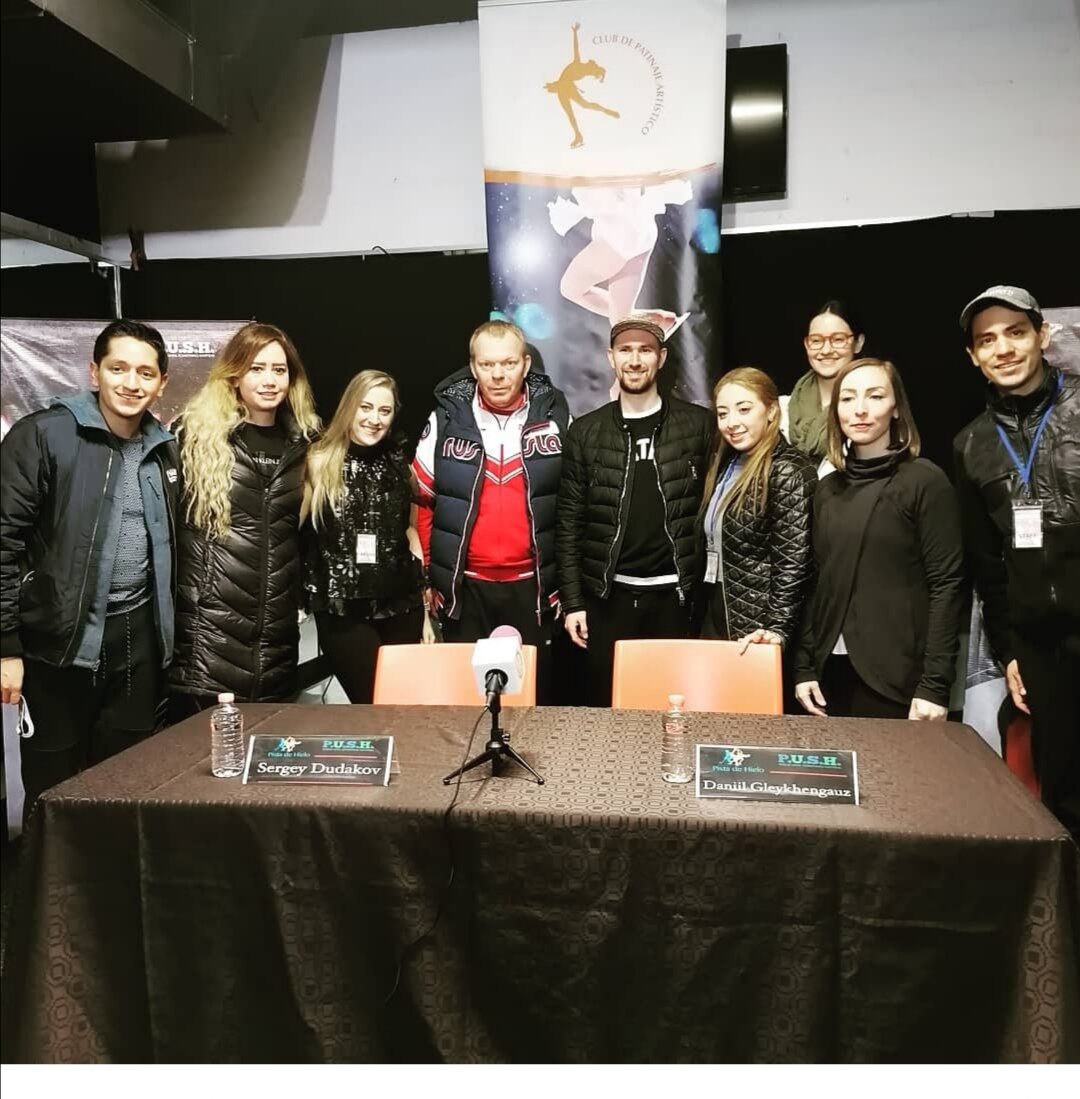 Участники пресс-конференции 8 мая. 