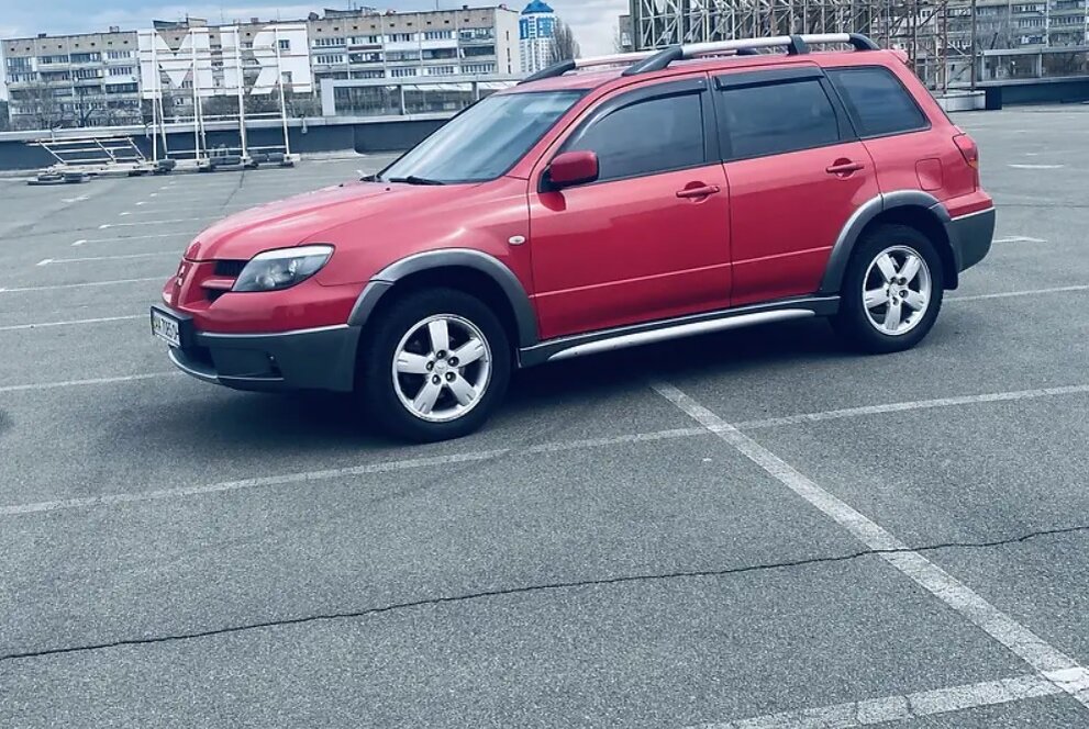 Митсубиси Аутлендер.