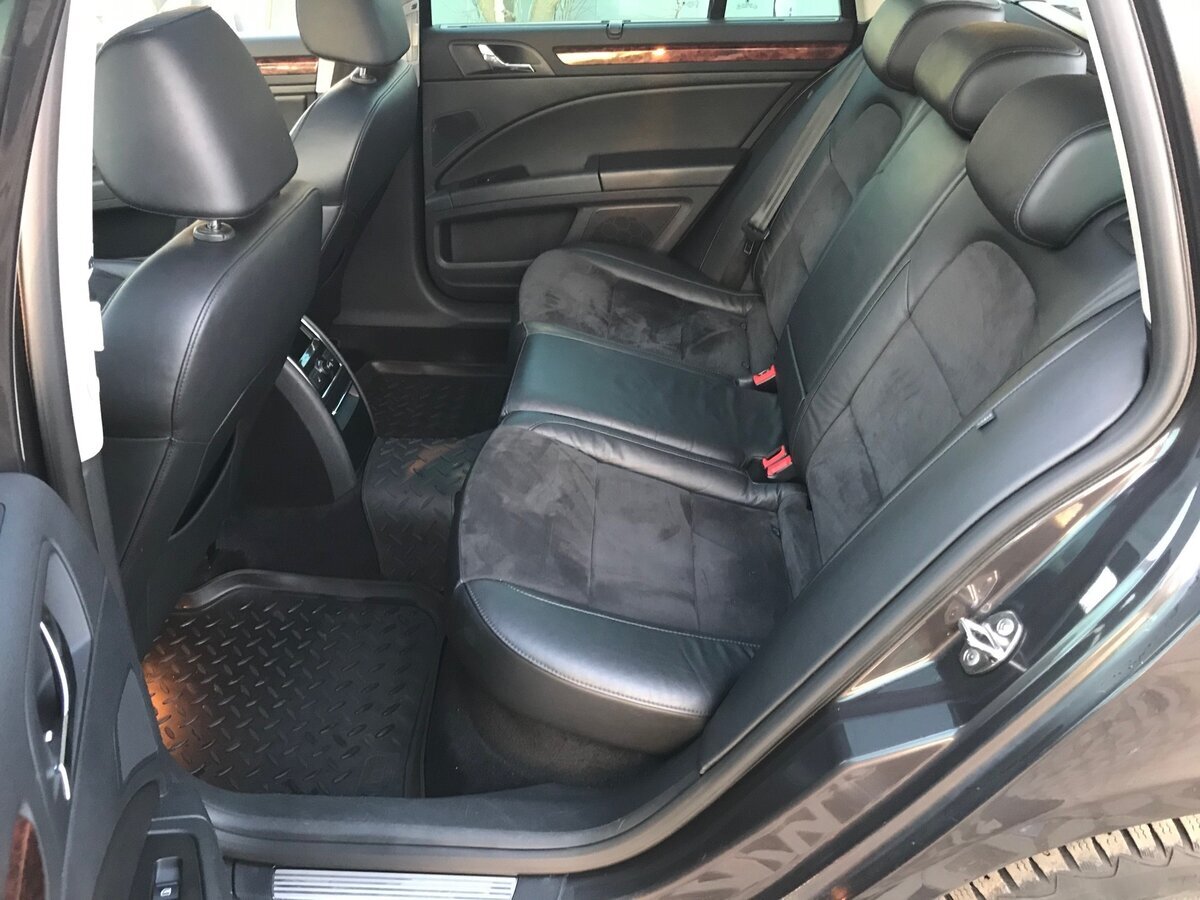 Просторнейший задний ряд (Фото с сайта авто.ру)