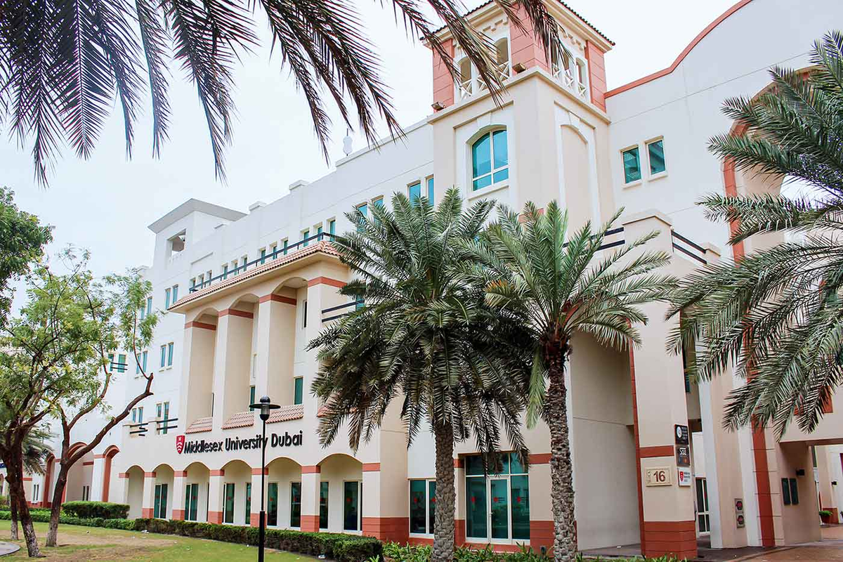 Middlesex university. В университет миддлсекса. Университет middlesex лого. Лондонский университет дизайна. Middlesex dubai университеты.