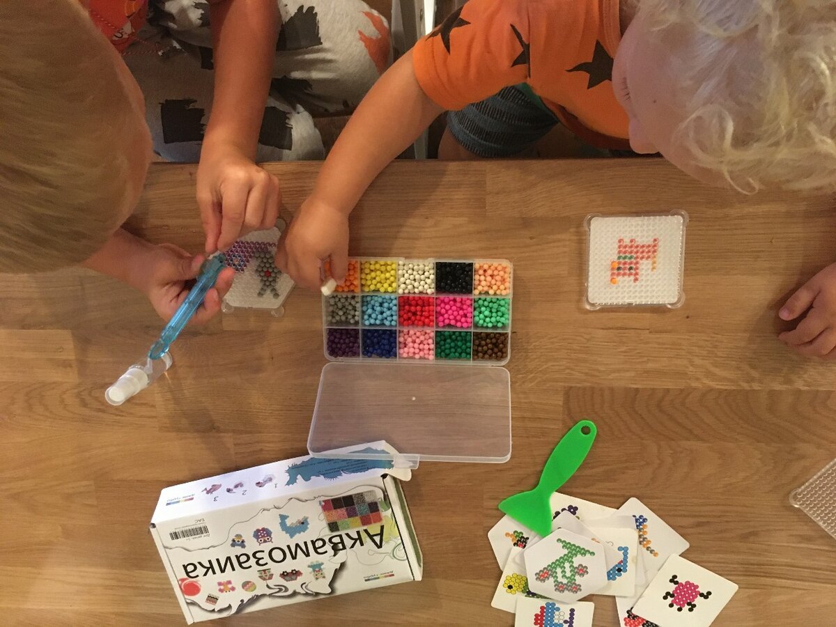 Мы достаточно много занимались с ним в игровой форме - такая мозаика как вариант наших вечерних занятий. И детей завлекает надолго.