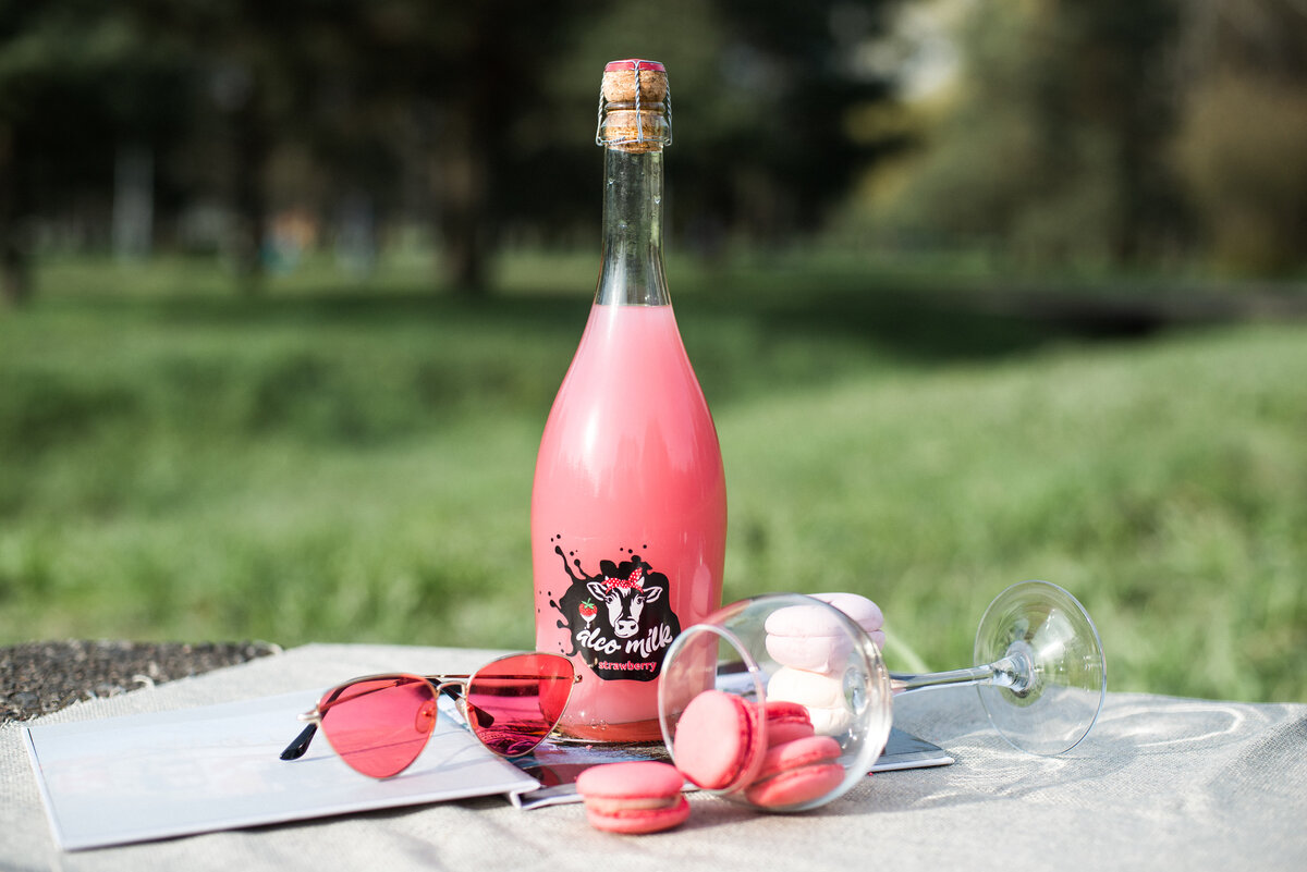 Винный коктейль «Alco Milk» со вкусом клубники и сливок от Минского завода игристых вин