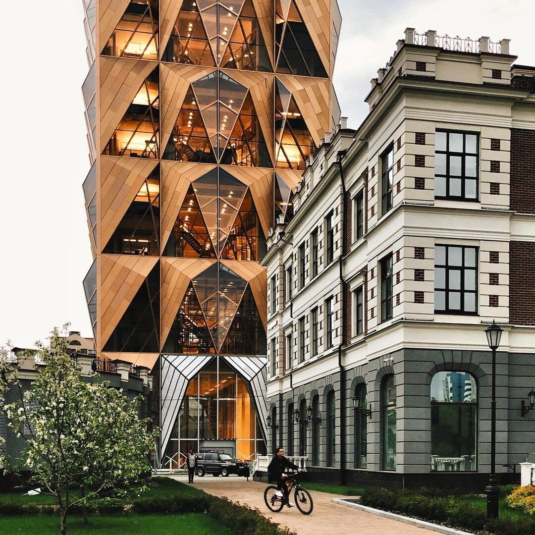 Неожиданные сочетания на набережной Екатеринбурга @elizabethchain