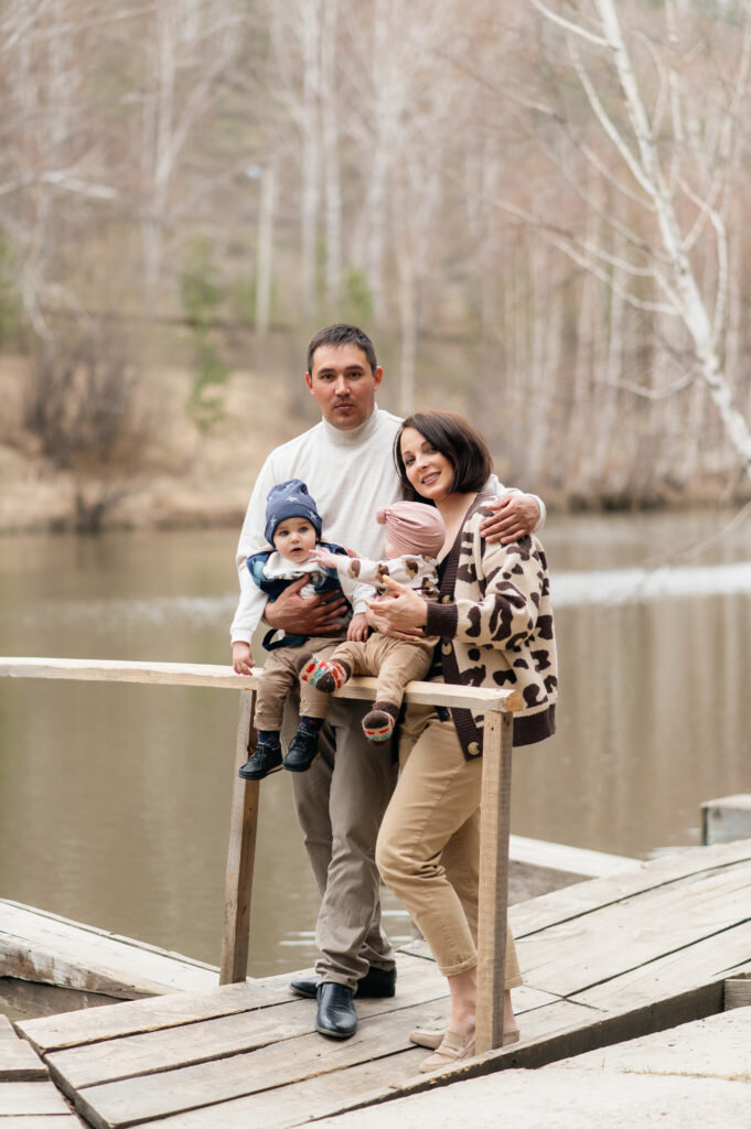 Супруги не побоялись взять в семью девочку с 4 группой здоровья, активно работают и видят положительную динамику.