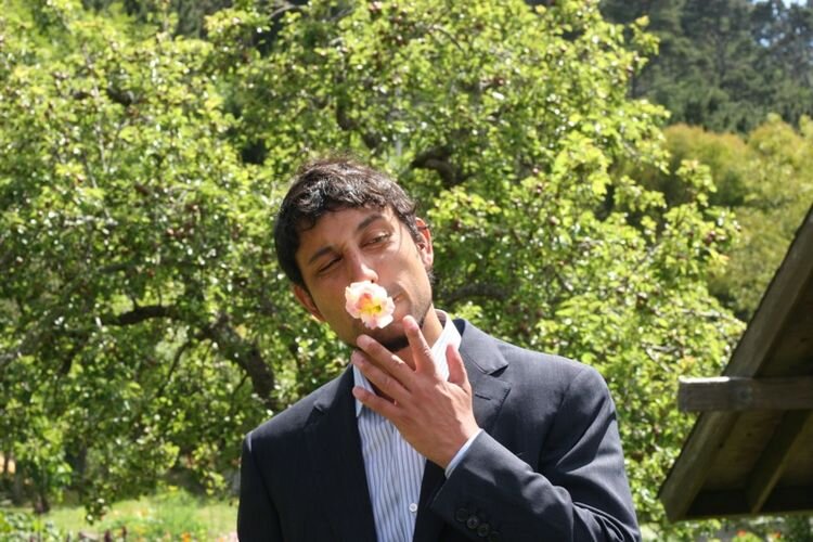 Источник: https://www.reddit.com/r/AskReddit/comments/ng34r3/what_does_your_crazy_neighbour_do_to_be_labelled/gypb6yb/?utm_source=reddit&utm_medium=web2x&context=3 — https://www.flickr.com/photos/maile/685481208/