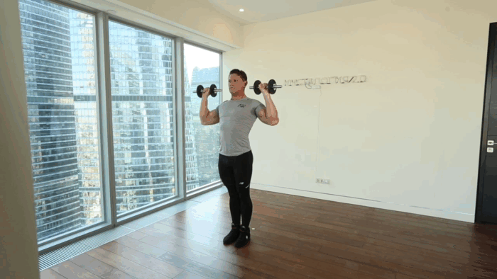 делаем плечи гантелями – имеем шанс попортить паркет