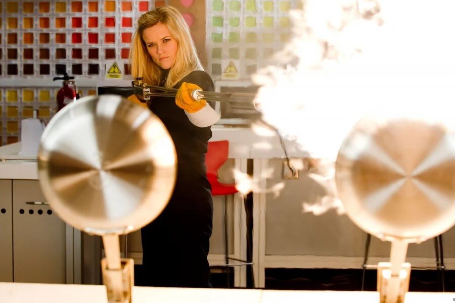 Риз Уизерспун в образе Лорен Скотт. Кадр из фильма "Значит, война". Изображение взято из свободных источников