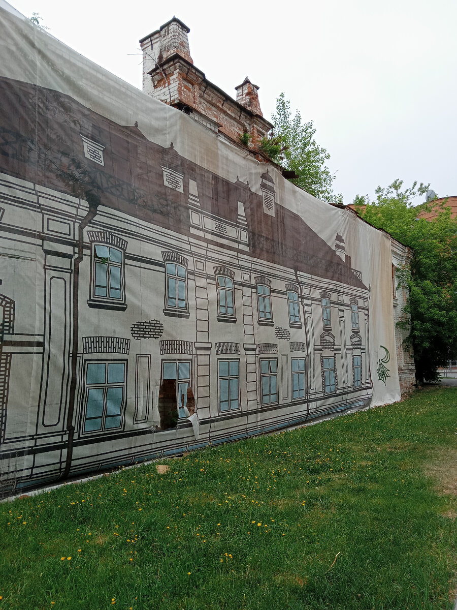 Грустная реальность прорывается сквозь прорехи потемкинского полотна