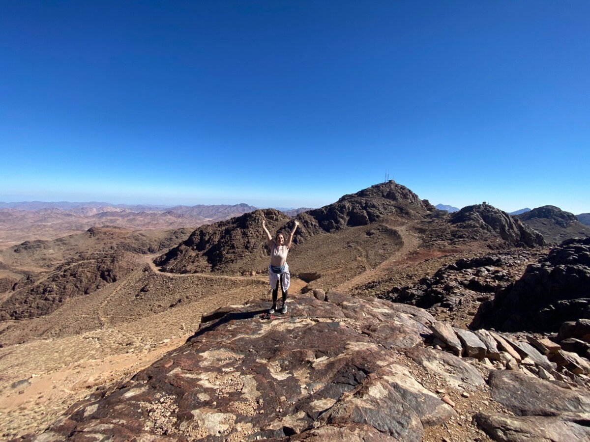 Жанна на фоне прекрасного вида