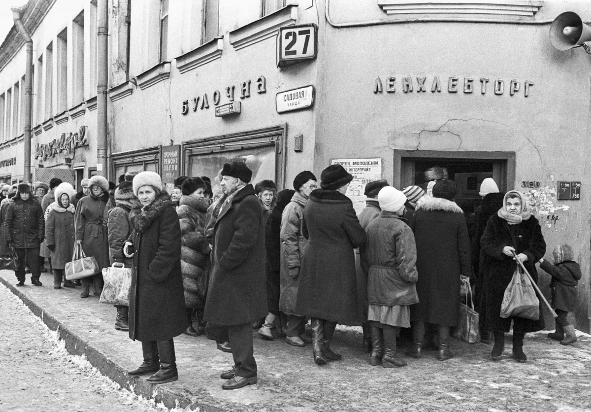 Во сне стоять в очереди за тортом