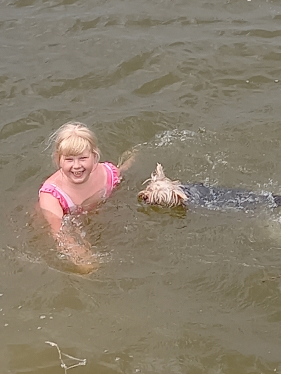 это Фроська спасает дочку