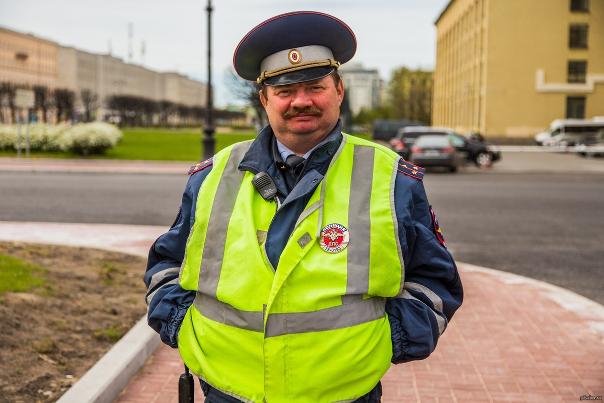 Полицейский. Гаишники волоколамска. Дпс добрый. Добрый гаишник. Веселый гаишник.