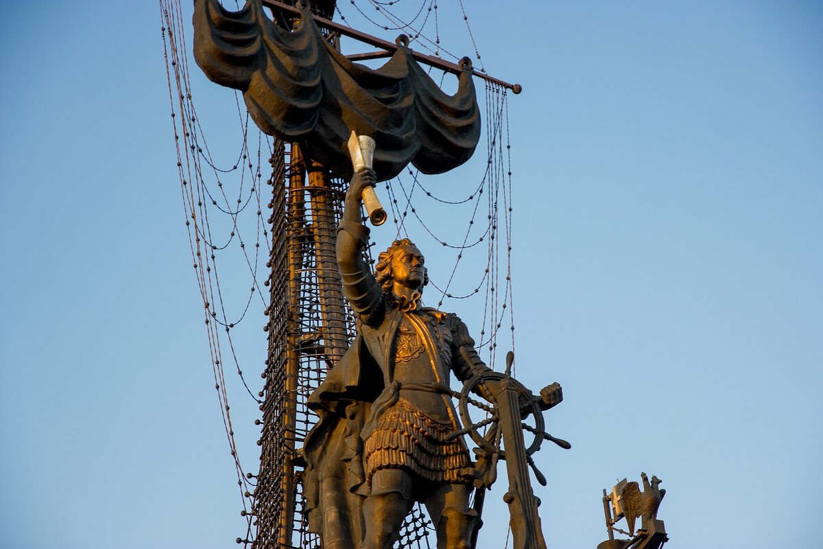 Памятник петру i. Памятник Петру 1 в Москве. Статуя Петра Великого в Москве. Памятник Петру i з.к. Церетели. Памятник в Москве Петру 1 корабль