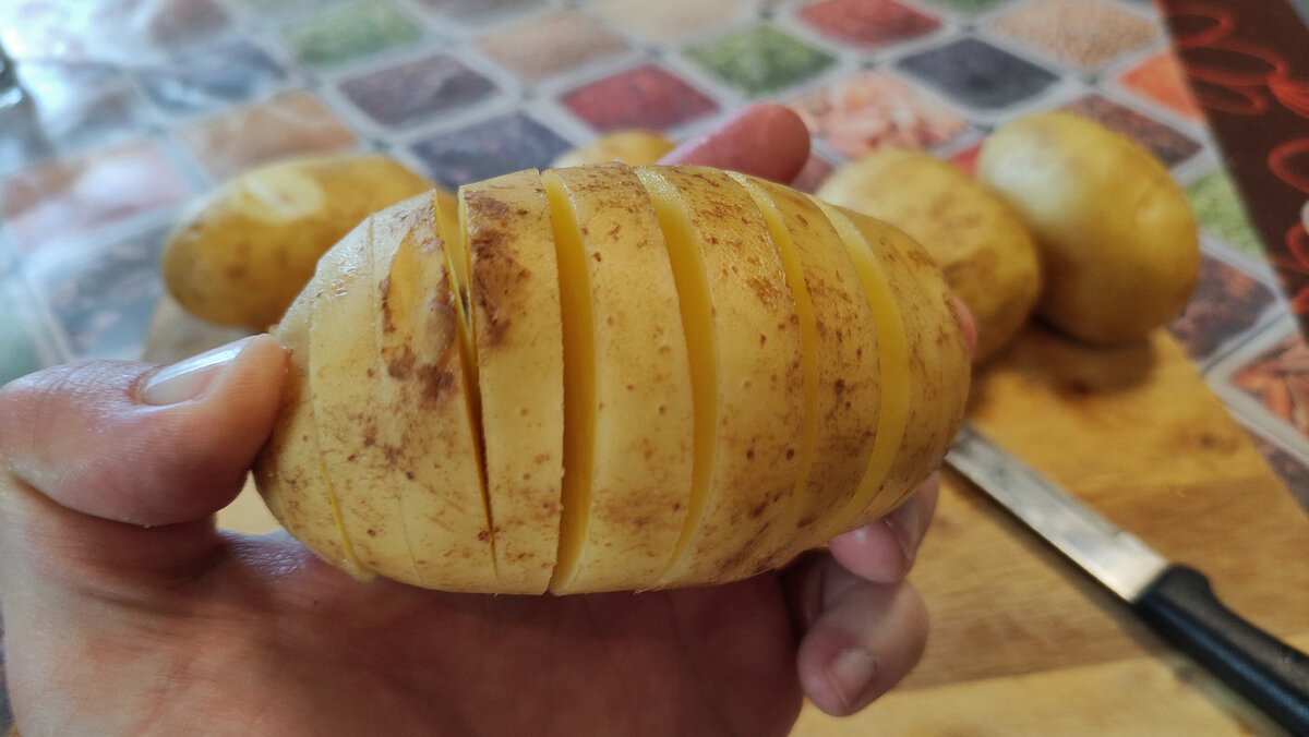 Нарезаем картофель таким образом