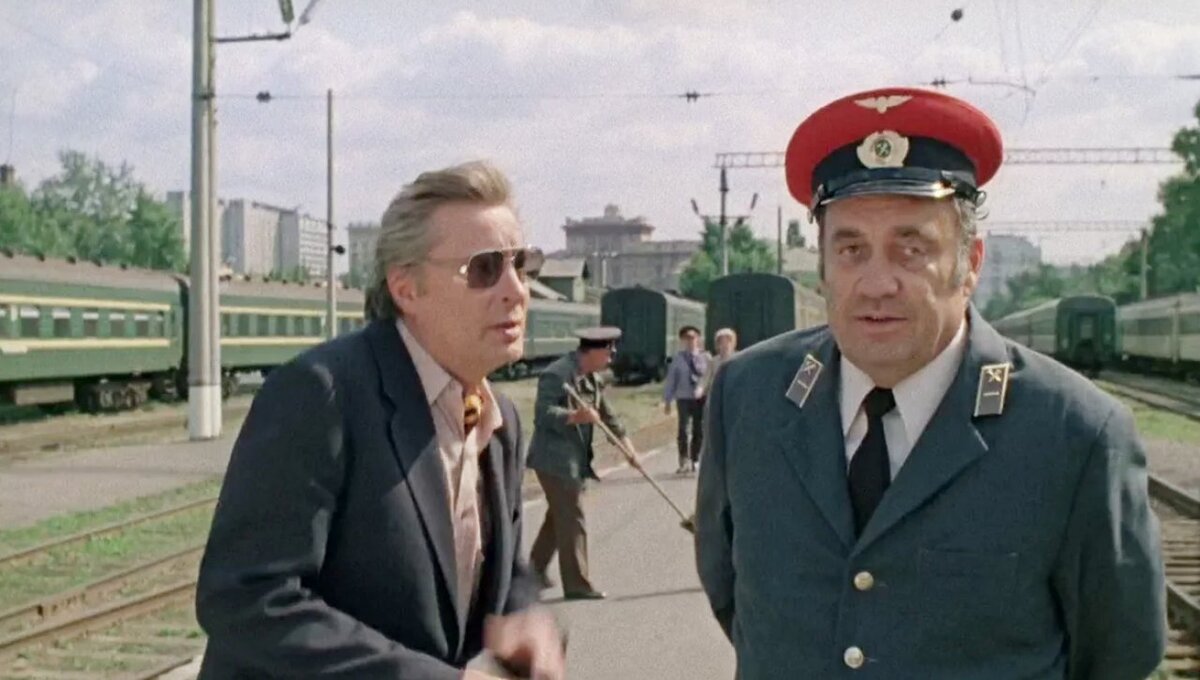 Басилашвили обращается к Рязанову: "Товарищ начальник", а тот отвечает "Я заместитель".