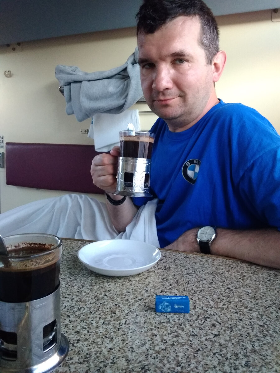 Вася смотрит на вас максимально недоверчиво - с утра после бессонной ночи по-другому нельзя. Фото из личного архива