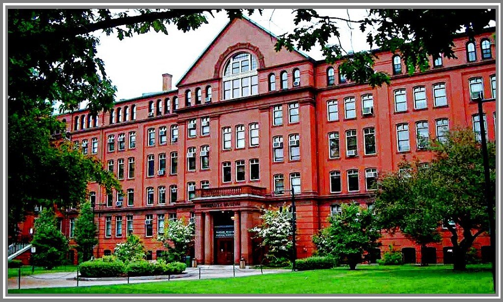 Известный Гарвардский университет.