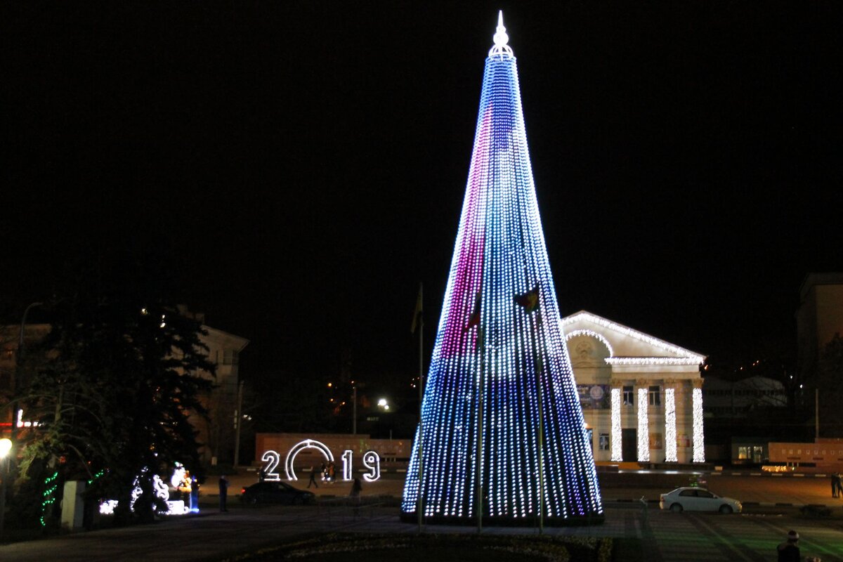  эта новогодняя ёлка из Новороссийска 