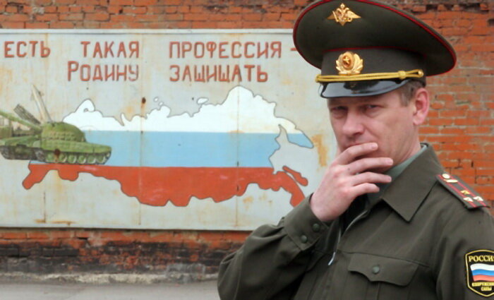 Военным пенсионерам отменили. Военный пенсионер. Военный пенсионер прикол. Военный пенсионер прикольные картинки. День военного пенсионера.
