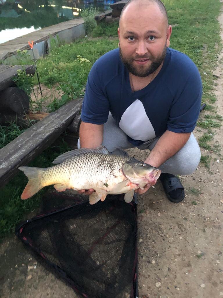Рыбалка это очень увлекательное занятие,и когда есть настроение и приманки,и ещё и клюёт!то день удался,вот и у меня сошлись звёзды.словил на 2 кг.но на платном не сильно интересно.вот когда приезжаешь на речку и все бесплатно да ещё и ловится рыба вообще улёт)