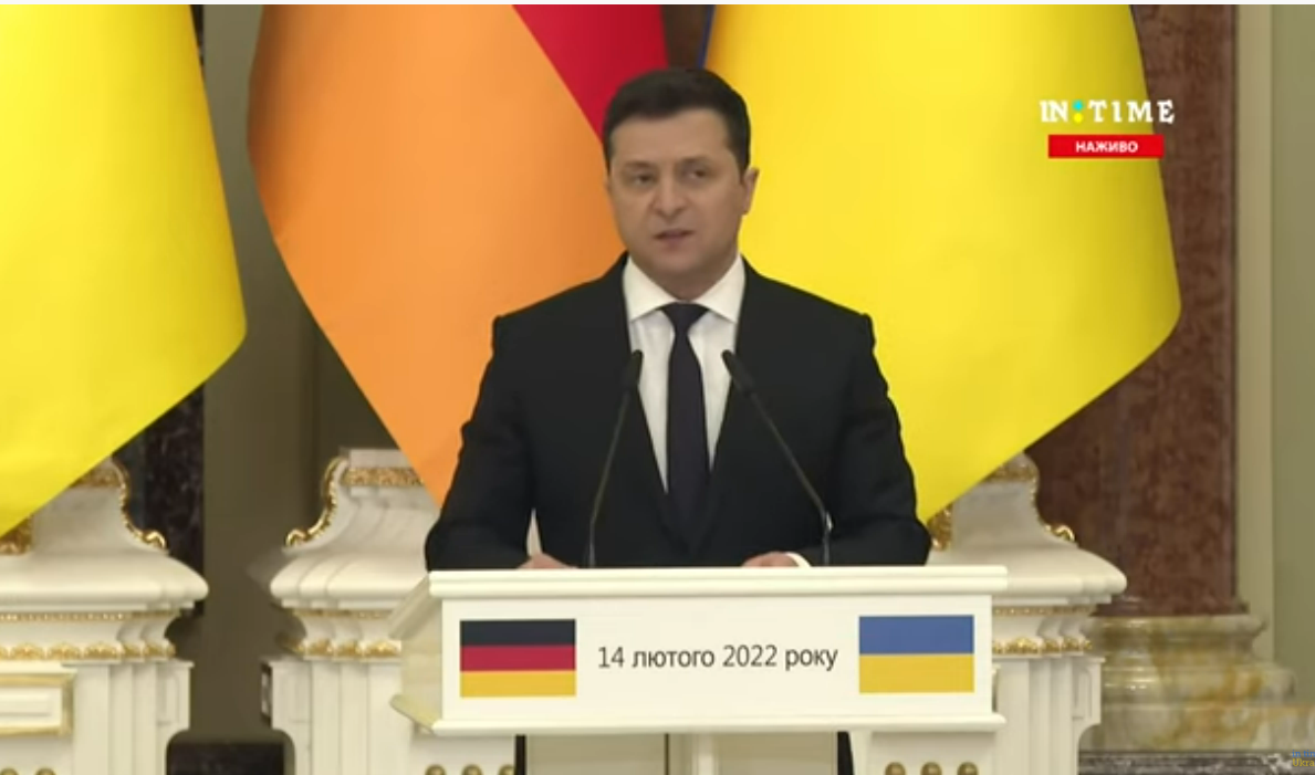 Снова просит принять пакет санкций заранее. Превентивно.