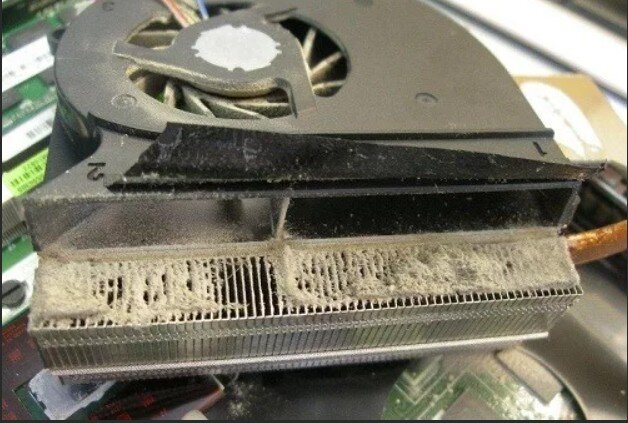 Вот примерно в это превращается радиатор охлада вашего ноутбука чуть менее чем через год!