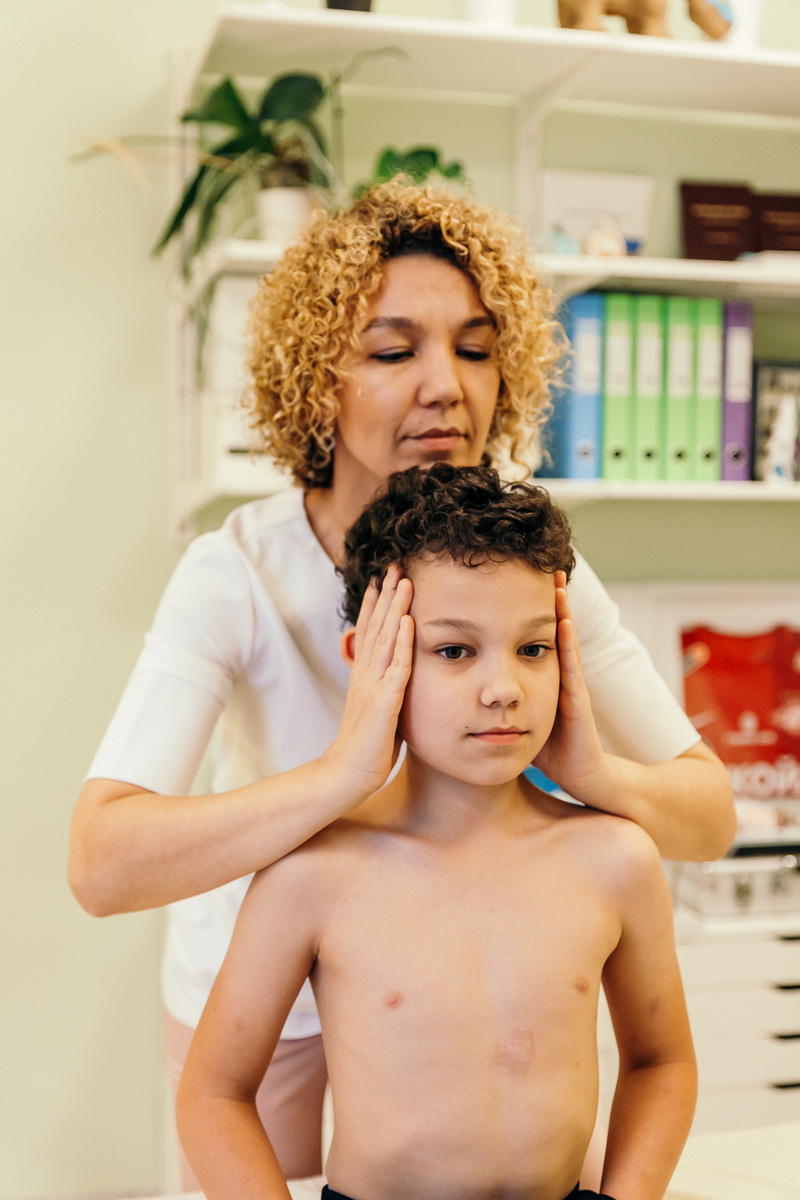 Техника уравновешивания всего организма, проводится в конце сеанса остеопатической коррекции. Детям она приятна, так как дает ощущение легкости в голове