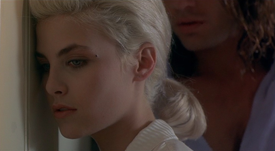 Слияние двух лун фильм 1988. Шарлиз Фенн слияние двух лун. Шерилин Фенн 1988. Слияние двух лун 1988 Эйприл.