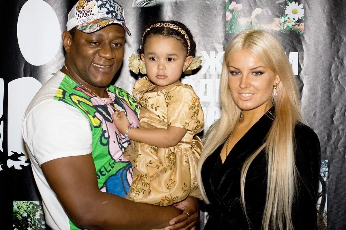 Пьер Нарцисс с бывшей женой и дочерью 