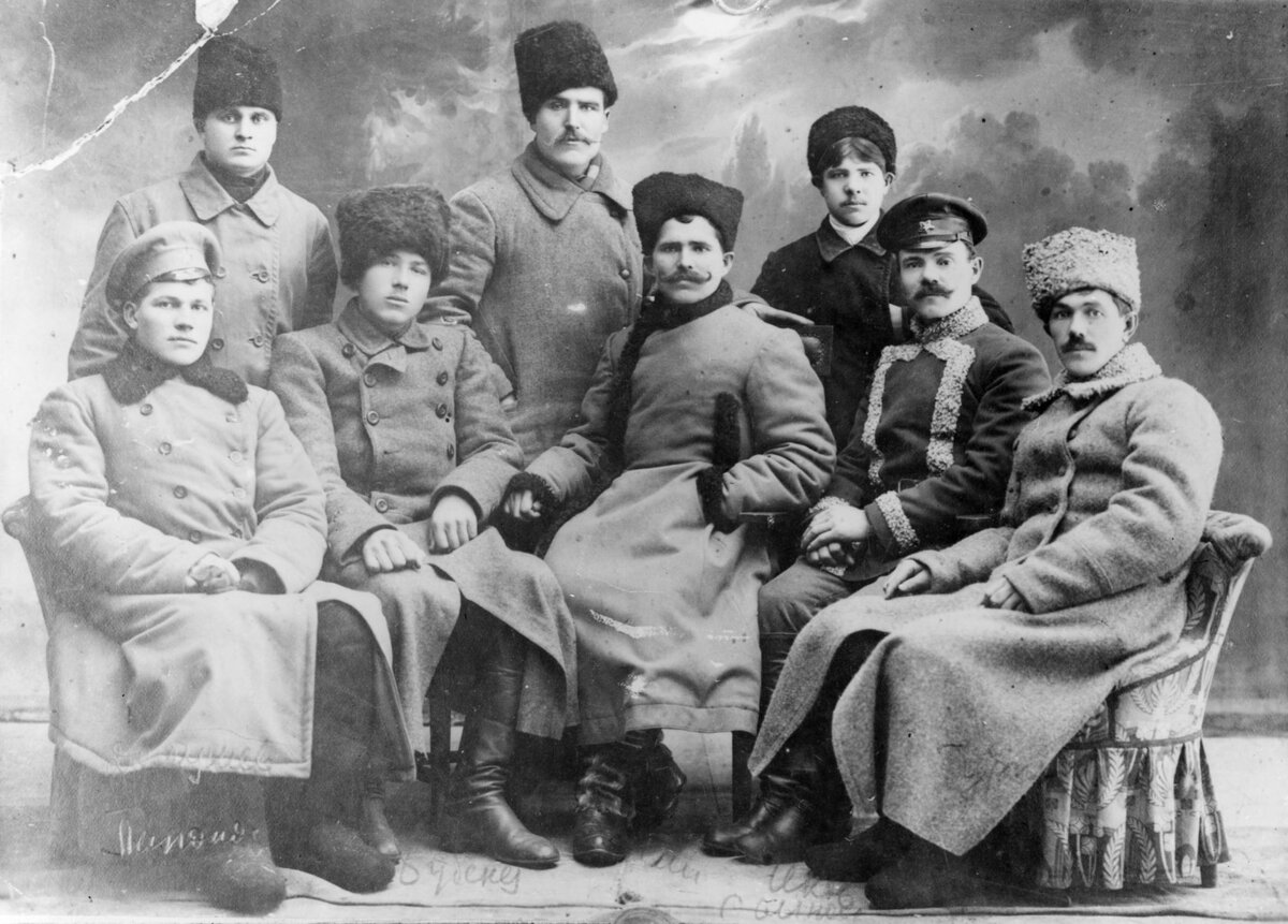 Василий Чапаев в группе комсостава Красной гвардии