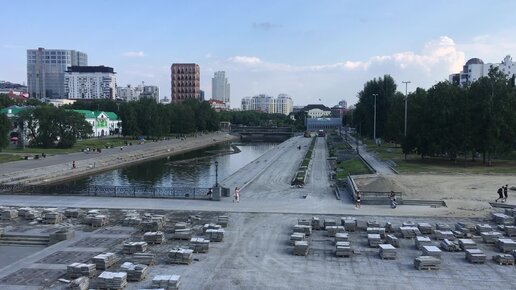 Файл:Plotinka (Yekaterinburg) - 1.jpg - Википедия