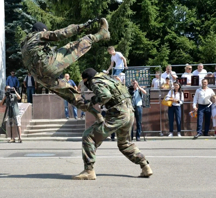 Показательное выступление видео. Показательные выступления спецназа. Спецназ гру показательные. Спецназ России показательные выступления. Показные выступления спецназа.